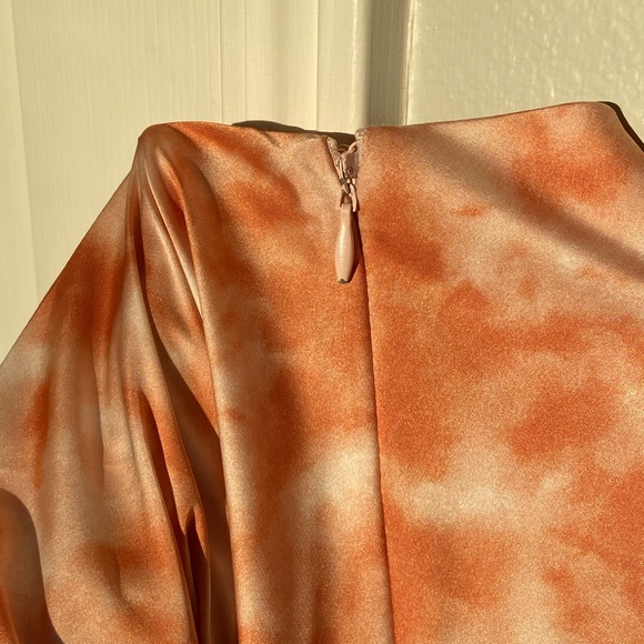 Orange and white satin maxi skirt! Very good condition, and slimmer fit. - Picture 4 of 8
